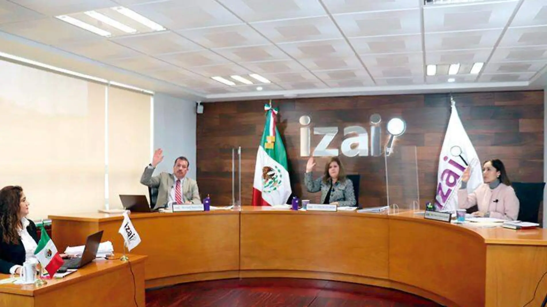 Los comisionados del IZAI en sesión ordinaria